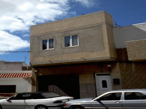 Foto 1 de Venta de piso en calle Juan Rejón de 6 habitaciones con garaje