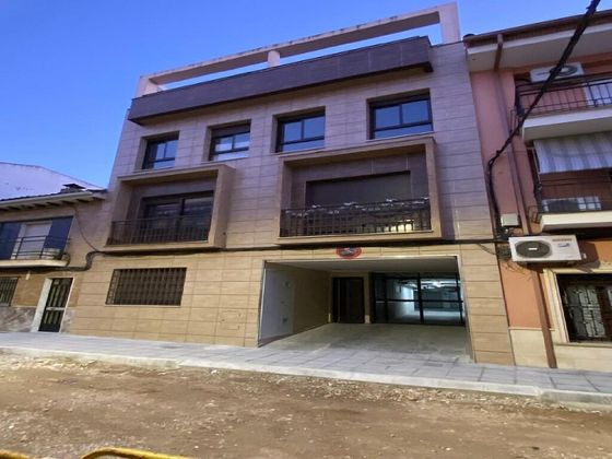 Foto 2 de Piso en venta en calle Miguel Estepa Hermosilla de 3 habitaciones con piscina y garaje