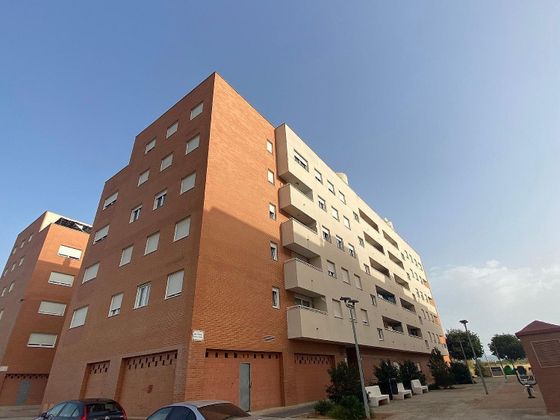 Foto 2 de Piso en alquiler en avenida Del Campo de Montiel de 3 habitaciones con garaje y balcón