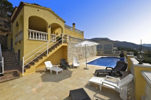 Foto 1 de Casa en venda a Palau-Saverdera de 4 habitacions amb terrassa i piscina