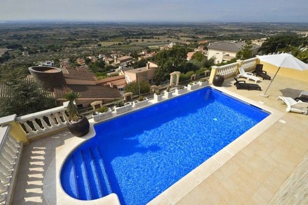 Foto 2 de Casa en venda a Palau-Saverdera de 4 habitacions amb terrassa i piscina