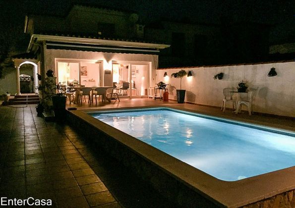 Foto 2 de Casa en venta en calle Sector Bahia de 3 habitaciones con terraza y piscina