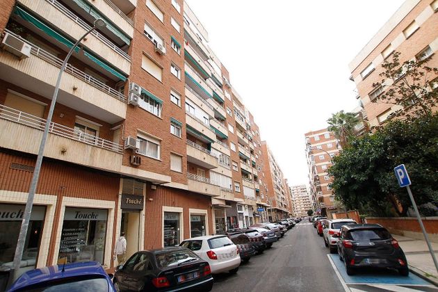 Foto 1 de Pis en venda a Santa Marina - La Paz de 4 habitacions amb terrassa i calefacció