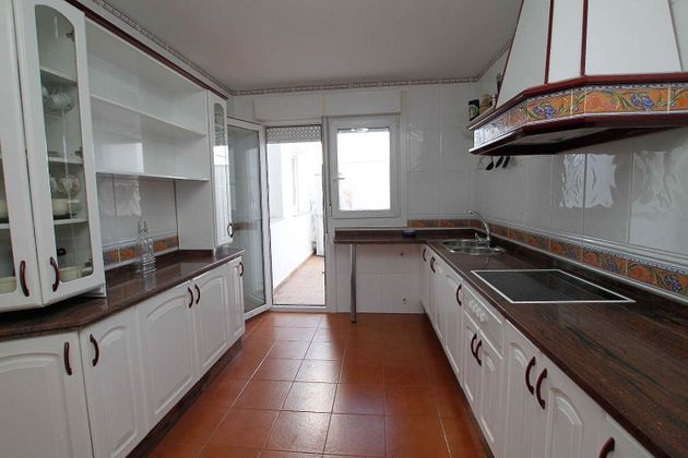 Foto 2 de Piso en alquiler en Montijo de 5 habitaciones con terraza y muebles