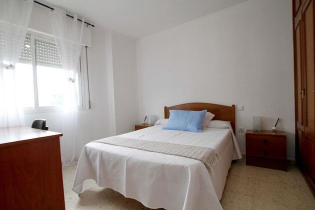 Foto 2 de Piso en alquiler en Maria Auxiliadora - Barriada LLera de 2 habitaciones con muebles y ascensor
