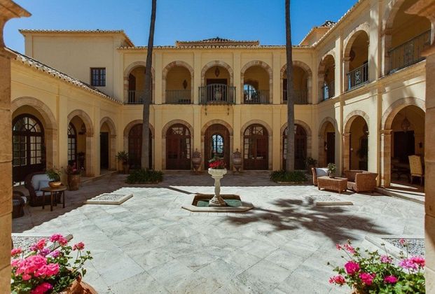 Foto 2 de Venta de chalet en Benahavís de 7 habitaciones con terraza y piscina