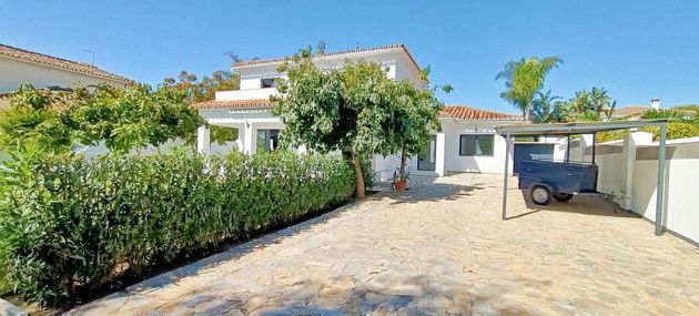 Foto 1 de Xalet en venda a Paraíso - Atalaya- Benamara de 5 habitacions amb terrassa i piscina