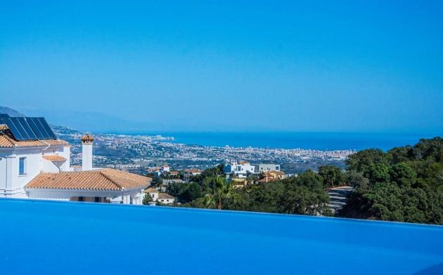 Foto 1 de Xalet en venda a Elviria de 6 habitacions amb terrassa i piscina
