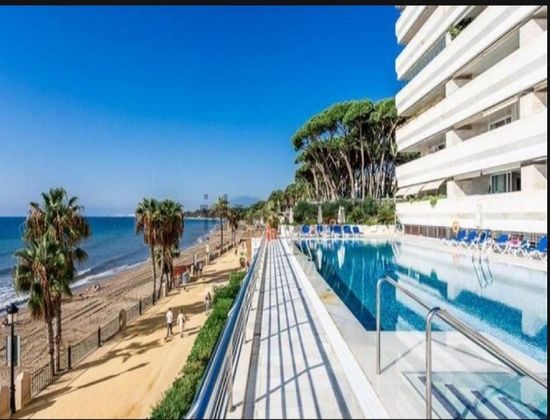 Foto 1 de Dúplex en lloguer a Playa Bajadilla - Puertos de 2 habitacions amb terrassa i piscina