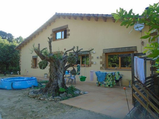 Foto 2 de Chalet en venta en Sant Celoni de 4 habitaciones con garaje y jardín
