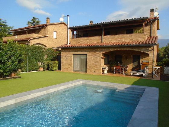 Foto 1 de Chalet en venta en Santa Maria de Palautordera de 4 habitaciones con terraza y piscina