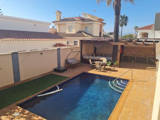 Foto 1 de Chalet en venta en calle Velazquez de 5 habitaciones con terraza y piscina