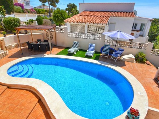 Foto 1 de Alquiler de casa en Pinar del Advocat - Cometa de 4 habitaciones con terraza y piscina