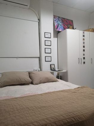 Foto 2 de Piso en alquiler en Encarnación - Regina de 2 habitaciones con muebles y aire acondicionado