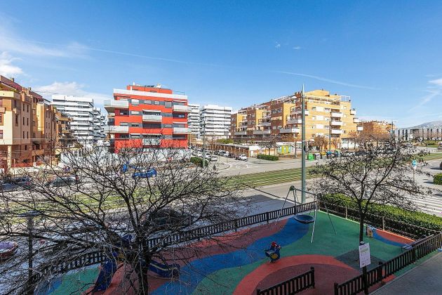 Foto 2 de Pis en venda a Avda. Federico Garcia Lorca - Nueva Estación Autobuses de 3 habitacions amb piscina i garatge