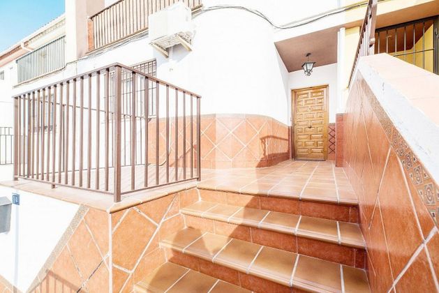 Foto 1 de Casa adossada en venda a Fuente Vaqueros de 3 habitacions amb terrassa i garatge