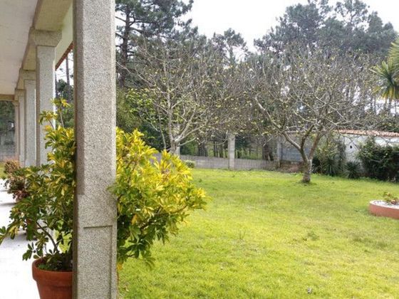 Foto 2 de Alquiler de chalet en avenida Do Sol de 5 habitaciones con terraza y jardín