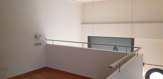 Foto 2 de Alquiler de dúplex en calle Isabel II de 1 habitación con garaje y balcón