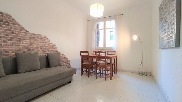 Foto 2 de Pis en lloguer a calle Ginebra de 1 habitació amb mobles i aire acondicionat