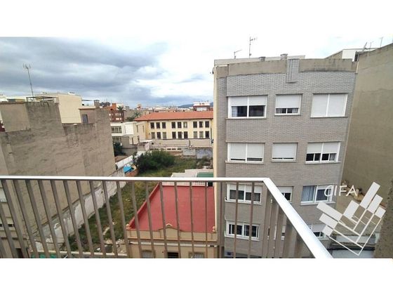 Foto 2 de Pis en venda a calle De César Cataldo de 4 habitacions amb terrassa i balcó