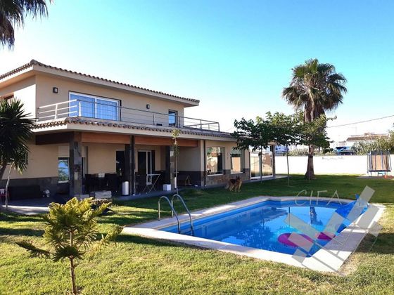 Foto 1 de Venta de chalet en Boverals - Saldonar de 4 habitaciones con terraza y piscina
