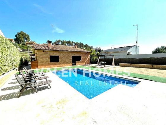 Foto 2 de Xalet en venda a Viladecavalls de 4 habitacions amb piscina i jardí
