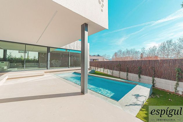 Foto 1 de Casa en venta en Can Mates  - Volpelleres de 5 habitaciones con terraza y piscina