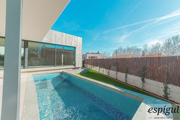 Foto 2 de Casa en venta en Can Mates  - Volpelleres de 5 habitaciones con terraza y piscina