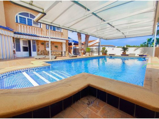Foto 1 de Xalet en venda a San Fulgencio de 6 habitacions amb terrassa i piscina