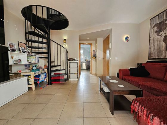 Foto 1 de Dúplex en venda a calle Bisbe Cabanelles de 2 habitacions amb terrassa i balcó