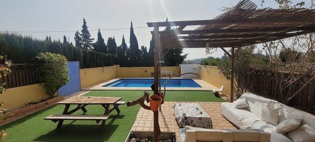 Foto 2 de Chalet en venta en Colonia Escandinavia-Cautivador de 3 habitaciones con terraza y piscina