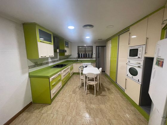 Foto 2 de Pis en venda a avenida País Valencià de 4 habitacions amb terrassa i garatge