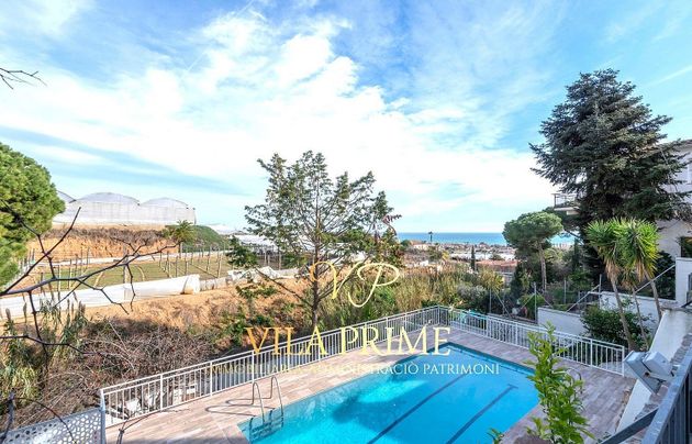 Foto 2 de Xalet en venda a Cabrils de 9 habitacions amb terrassa i piscina