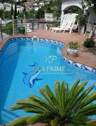 Foto 2 de Chalet en venta en Santa Susanna de 5 habitaciones con terraza y piscina