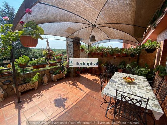 Foto 2 de Casa adosada en venta en Albatàrrec de 5 habitaciones con terraza y jardín