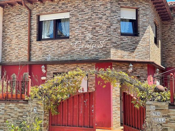 Foto 1 de Casa adossada en venda a Ribamontán al Monte de 4 habitacions amb terrassa i jardí