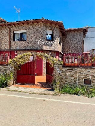 Foto 2 de Casa adossada en venda a Ribamontán al Monte de 4 habitacions amb terrassa i jardí