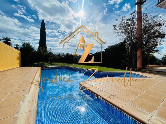 Foto 2 de Chalet en venta en avenida Mas Bohera de 5 habitaciones con terraza y piscina