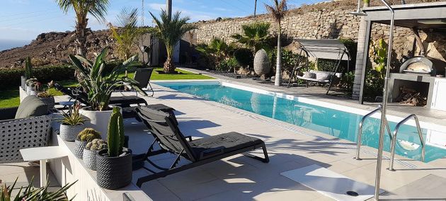 Foto 1 de Xalet en venda a El Tablero - El Salobre de 6 habitacions amb terrassa i piscina