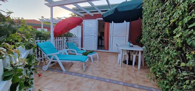 Foto 1 de Casa adossada en lloguer a calle Touroperador Aurinkomatka de 1 habitació amb terrassa i piscina