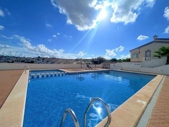 Foto 2 de Chalet en venta en calle Sierra de Cazorla de 3 habitaciones con terraza y piscina