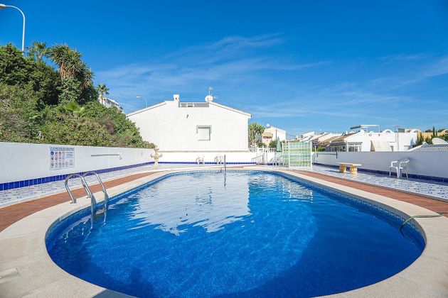 Foto 2 de Casa adossada en venda a urbanización Bungalows Rosas de 2 habitacions amb terrassa i piscina