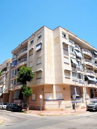 Foto 1 de Piso en venta en calle Giner de Los Ríos de 2 habitaciones con balcón y aire acondicionado