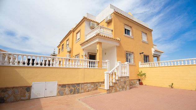 Foto 1 de Casa adossada en venda a avenida De Gijón de 3 habitacions amb terrassa i piscina