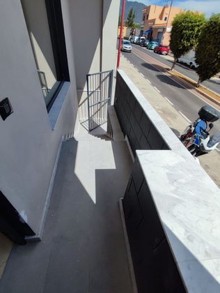 Foto 2 de Venta de casa en calle Güímar de 2 habitaciones con terraza y garaje