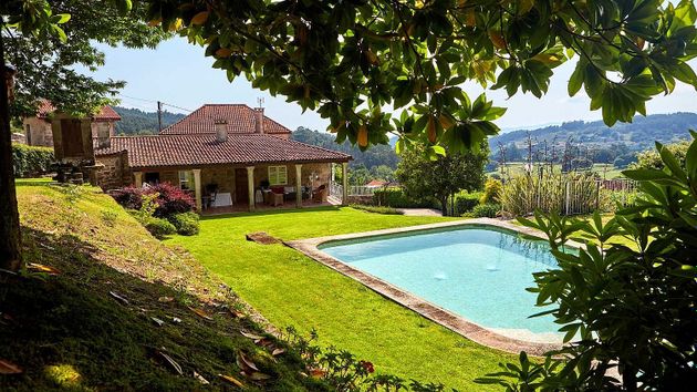 Foto 1 de Xalet en venda a calle Lugar a Costa Viascón de 6 habitacions amb piscina i jardí
