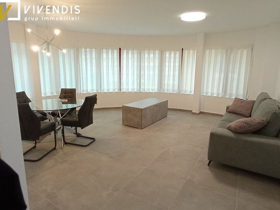 Foto 1 de Piso en alquiler en Centre Històric - Rambla Ferran - Estació de 2 habitaciones con muebles y aire acondicionado