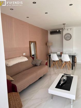 Foto 1 de Venta de piso en Rosselló de 2 habitaciones con balcón y aire acondicionado