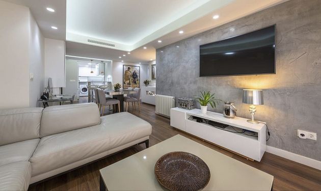 Foto 1 de Alquiler de piso en Centro - Alicante de 2 habitaciones con muebles y aire acondicionado