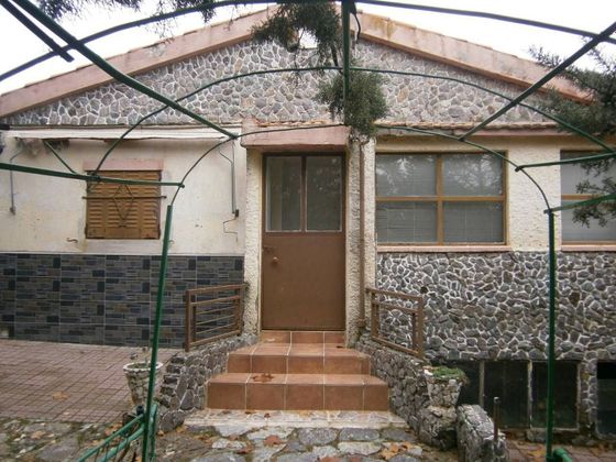 Foto 1 de Chalet en venta en Lozoyuela-Navas-Sieteiglesias de 2 habitaciones con terraza y piscina